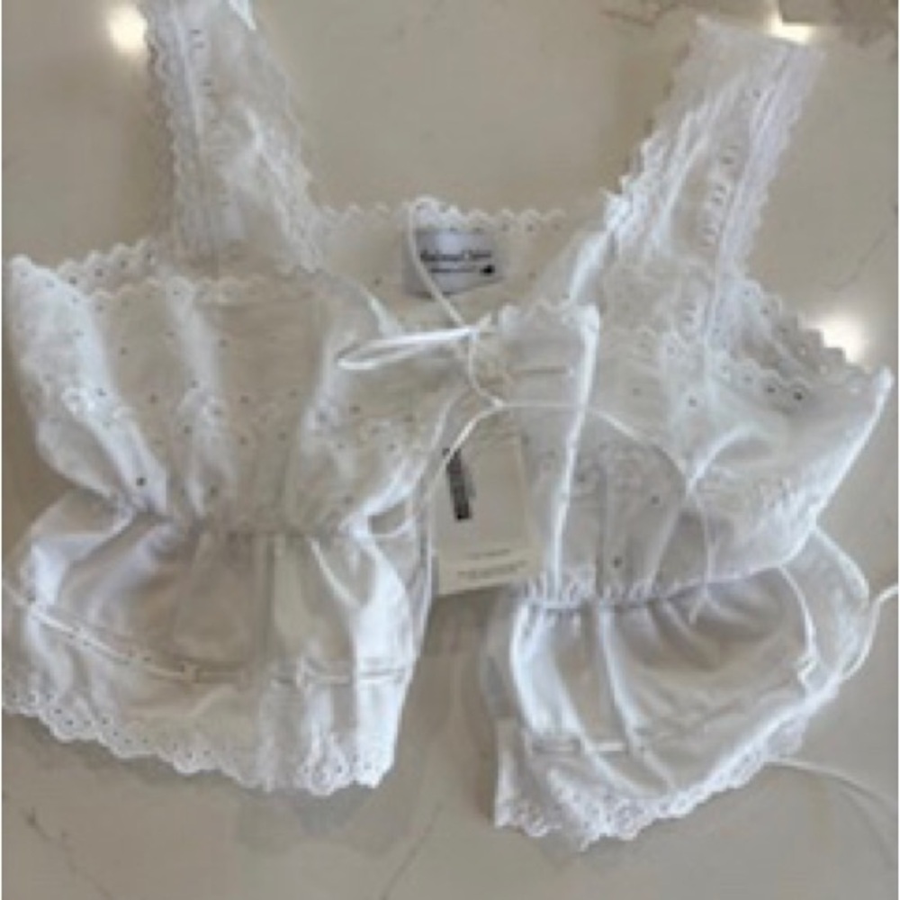 Madisoncleo’ crop sz small White Eyelet Lace Crop Top like new
